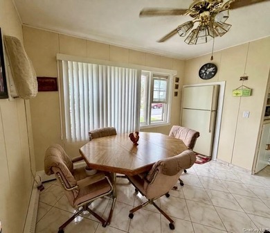 Located in the heart of Lindenhurst Village this 4 bedroom, 1.5 - photo 9