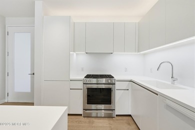 Welcome to this exceptional first floor residence in the heart - photo 3
