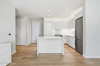 Welcome to this exceptional first floor residence in the heart - photo 6