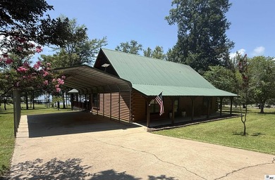 Welcome to the Lake Life. Plenty of room and privacy for you and - photo 1