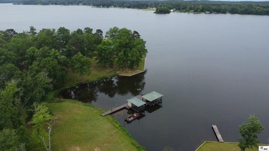 Welcome to the Lake Life. Plenty of room and privacy for you and - photo 2