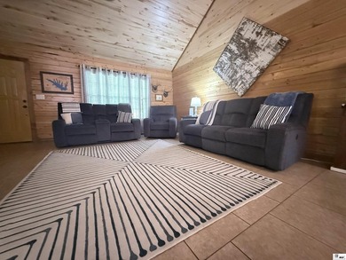 Welcome to the Lake Life. Plenty of room and privacy for you and - photo 4