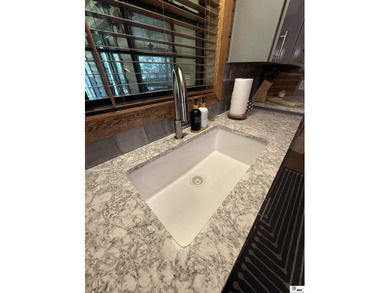 Welcome to the Lake Life. Plenty of room and privacy for you and - photo 9