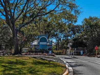 Discover the potential of this 3-bedroom, 3-bath condo located - photo 29