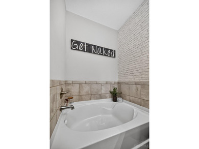 Experience luxury, comfort, & convenience in this stunning - photo 32