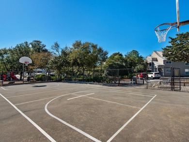 Discover the potential of this 3-bedroom, 3-bath condo located - photo 32