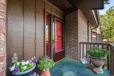 Beautiful lakefront condo in serene setting, close to everything - photo 1