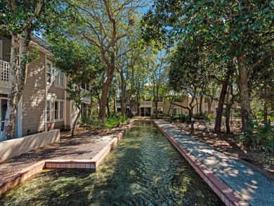 Discover the potential of this 3-bedroom, 3-bath condo located - photo 41