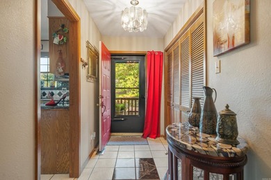 Beautiful lakefront condo in serene setting, close to everything - photo 3