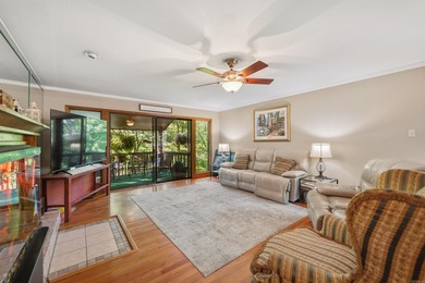 Beautiful lakefront condo in serene setting, close to everything - photo 5