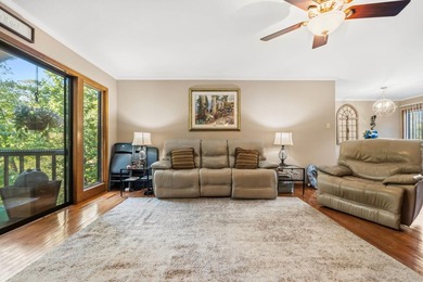 Beautiful lakefront condo in serene setting, close to everything - photo 8