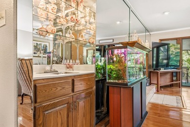 Beautiful lakefront condo in serene setting, close to everything - photo 9