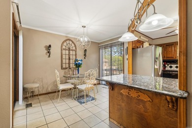 Beautiful lakefront condo in serene setting, close to everything - photo 10