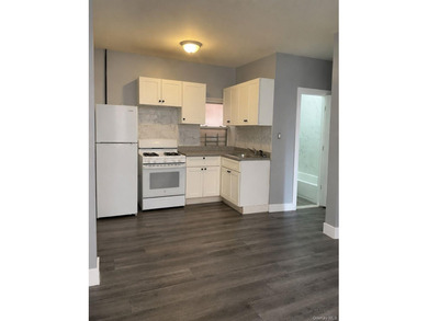 Fully renovated detached brick 3 family in the Wakefield section - photo 3