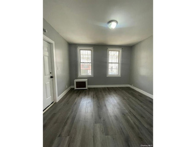 Fully renovated detached brick 3 family in the Wakefield section - photo 4