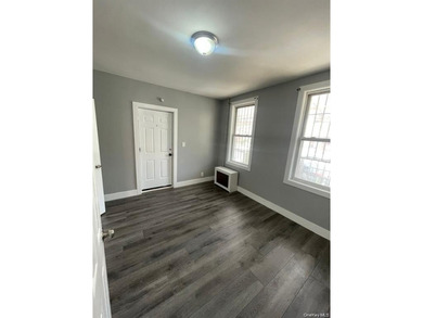 Fully renovated detached brick 3 family in the Wakefield section - photo 5