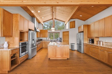 Discover custom living with breathtaking panoramic views of Lake - photo 19