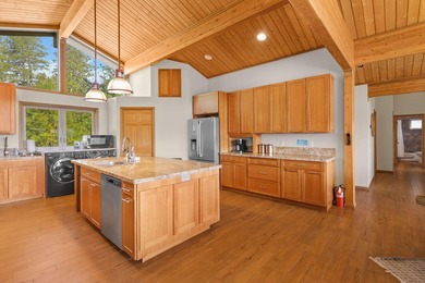 Discover custom living with breathtaking panoramic views of Lake - photo 20