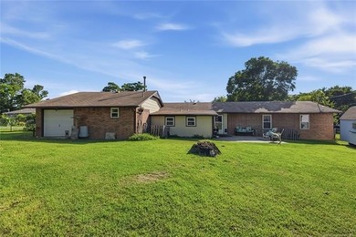 Beautiful brick home on a quiet corner lot, conveniently located - photo 23