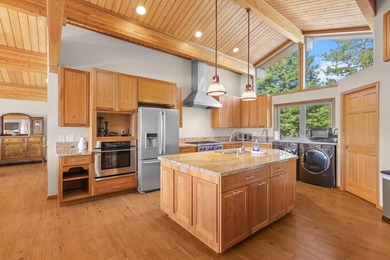 Discover custom living with breathtaking panoramic views of Lake - photo 23