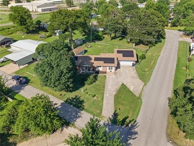 Beautiful brick home on a quiet corner lot, conveniently located - photo 27