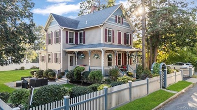 (private lake, pond, coastal) Home Sale Pending in Sea Cliff New York