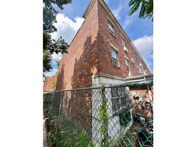 The property at 466 E 179th St, Bronx, NY 10457-3202 is a DUPLEX - photo 5