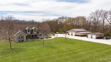 (private lake, pond, creek) Home Sale Pending in Waverly Illinois