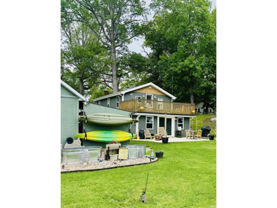 Charming newly renovated 3-bedroom lakefront home with - photo 10
