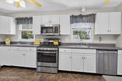 Beautifully updated bi-level home. Featuring bright white - photo 8