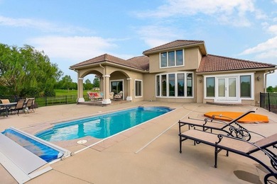 Incredible home on 3.5 acres in the highly sought-after - photo 2