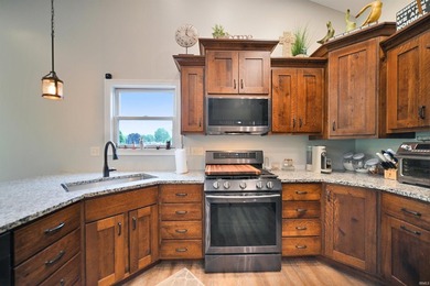 Incredible 3 bedroom ranch situated on a quiet cul-de-sac on the - photo 5