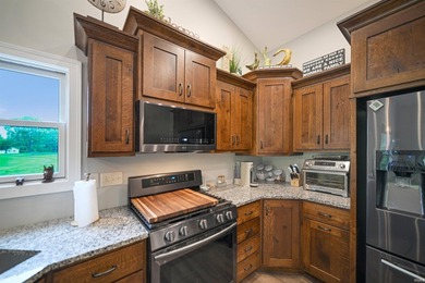 Incredible 3 bedroom ranch situated on a quiet cul-de-sac on the - photo 6