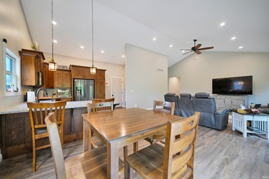 Incredible 3 bedroom ranch situated on a quiet cul-de-sac on the - photo 9