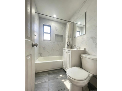 NO INTERVIEW / MOVE IN CONDITION/ Garden-Style 3 Bedroom Coop - photo 2