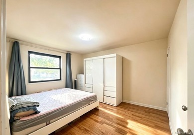 NO INTERVIEW / MOVE IN CONDITION/ Garden-Style 3 Bedroom Coop - photo 3