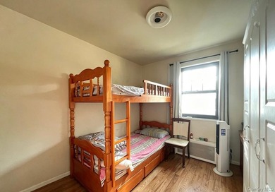 NO INTERVIEW / MOVE IN CONDITION/ Garden-Style 3 Bedroom Coop - photo 6