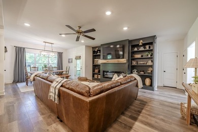 Beautiful 4 BR/3.5 Bath (plus game room) farm style home with - photo 6