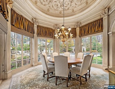 Introducing the Elden Manor - A breathtaking European-inspired - photo 9