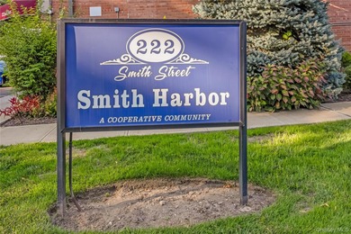 (private lake, pond, coastal) Home Sale Pending in Freeport New York