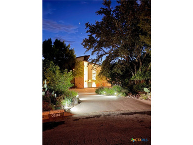Experience gorgeous views, modern luxury, and a prime location - photo 1