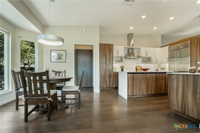 Experience gorgeous views, modern luxury, and a prime location - photo 8