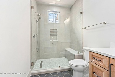Positioned within White Oak Landing, this 5 bedroom, 3 bath lake - photo 50