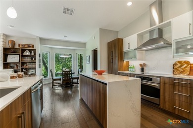 Experience gorgeous views, modern luxury, and a prime location - photo 10