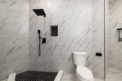 Welcome to this fully renovated 3-bedroom, 2.5-bathroom home - photo 14