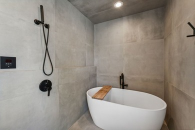 Perfect in Park City. This stunning three-bedroom, 3.5-bath - photo 20