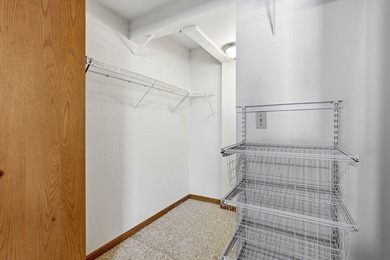 Located on a quiet street in the heart of the North Loop, you - photo 21