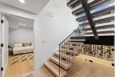 Perfect in Park City. This stunning three-bedroom, 3.5-bath - photo 27