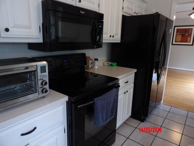 Welcome home to this beautifully maintained residence offering - photo 8