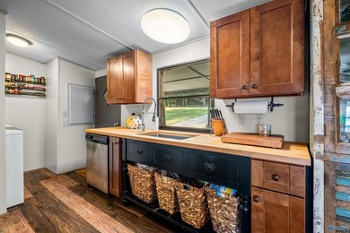 Dream lake home on Lake Neely Henry. This open concept three - photo 18